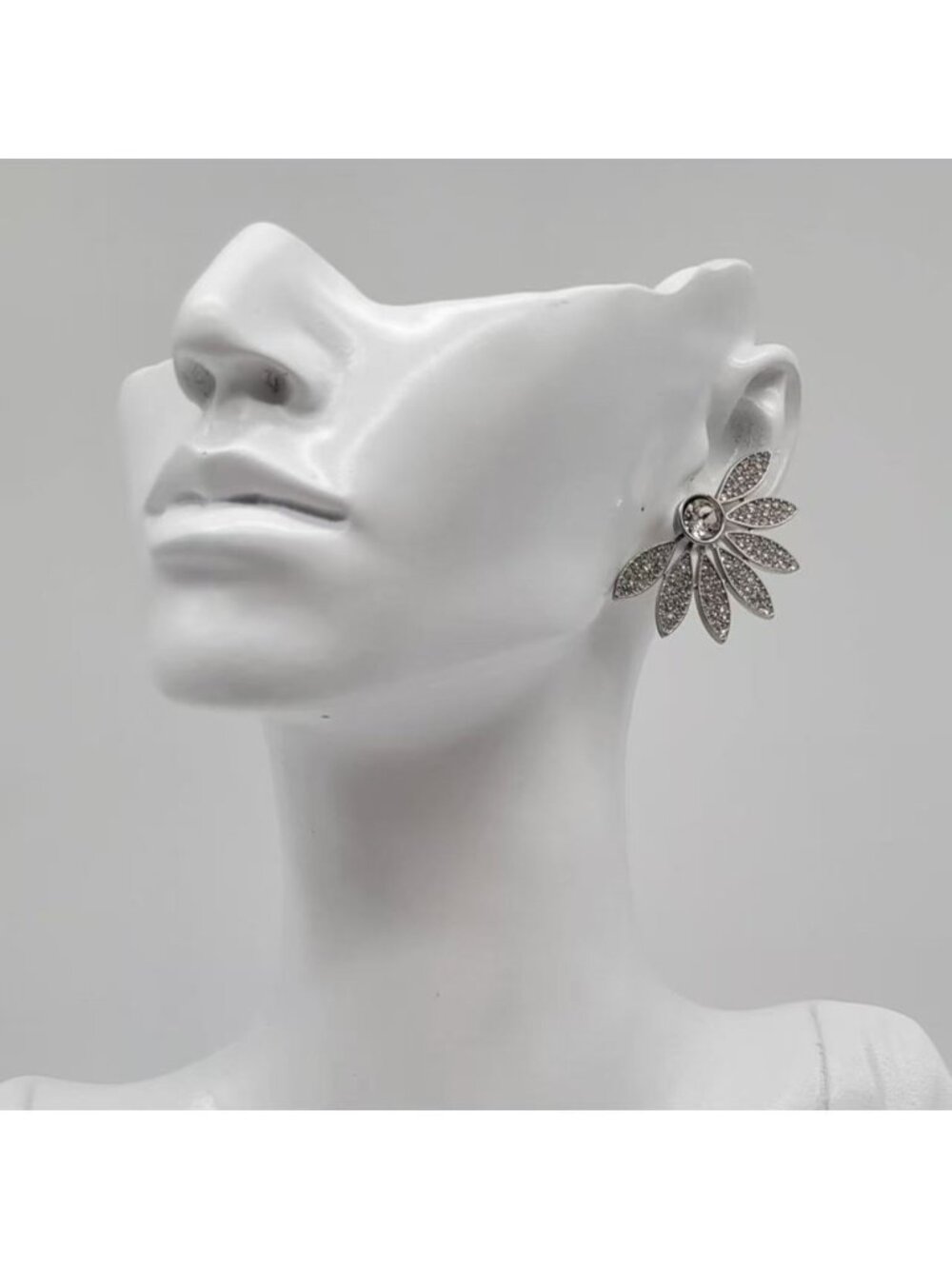 Burberry Crystal Daisy Asymmetrical Runway Earrings Palladium Floral - Picture 5 of 5